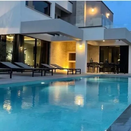 Sunrise Villa *